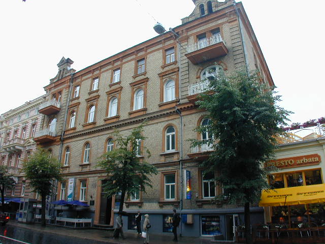Gedimino pr. 32, Vilnius