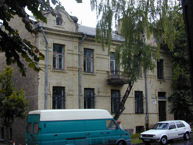 M. Valančiaus g. 1, Vilnius