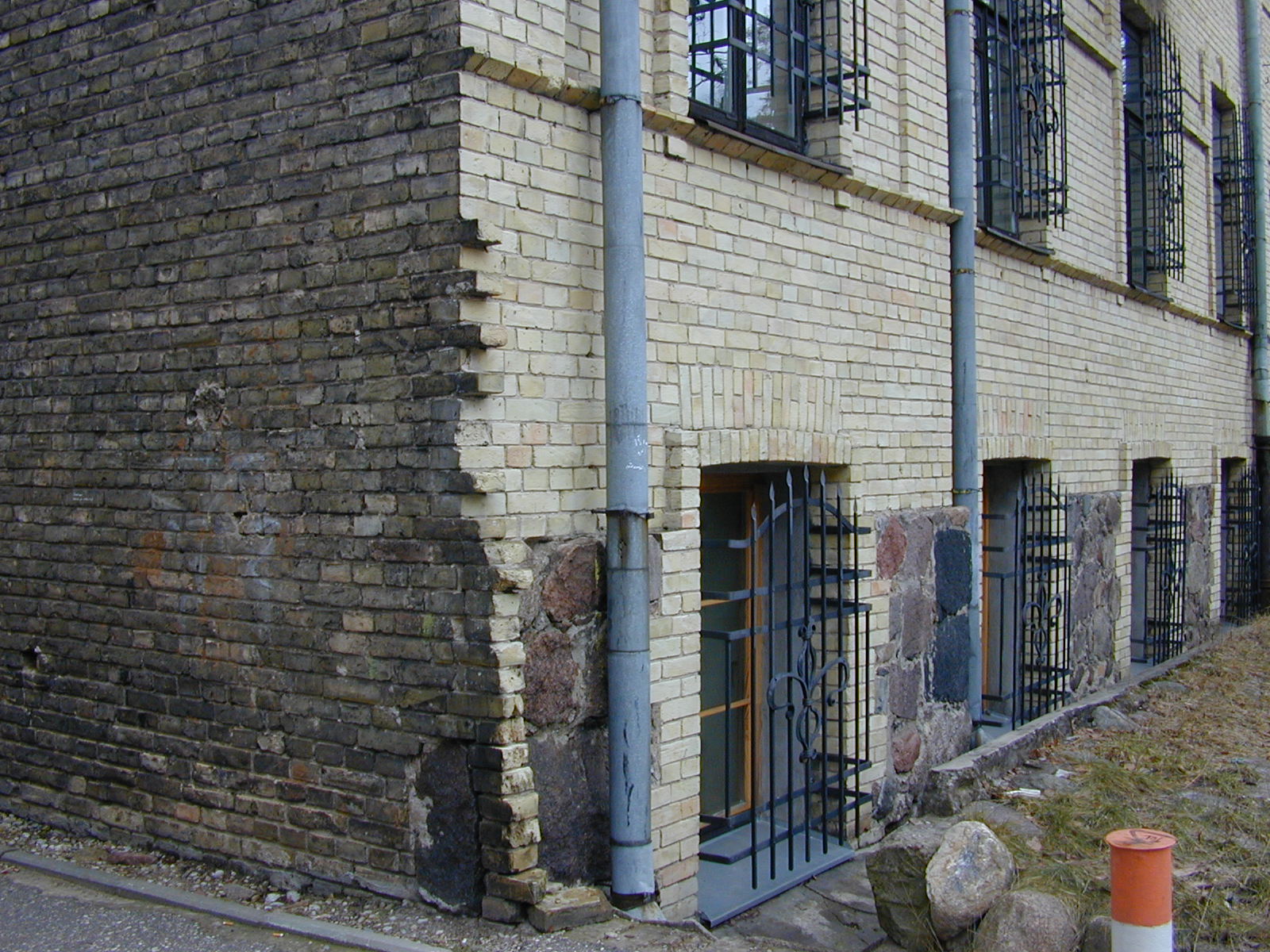 M. Valančiaus g. 1, Vilnius