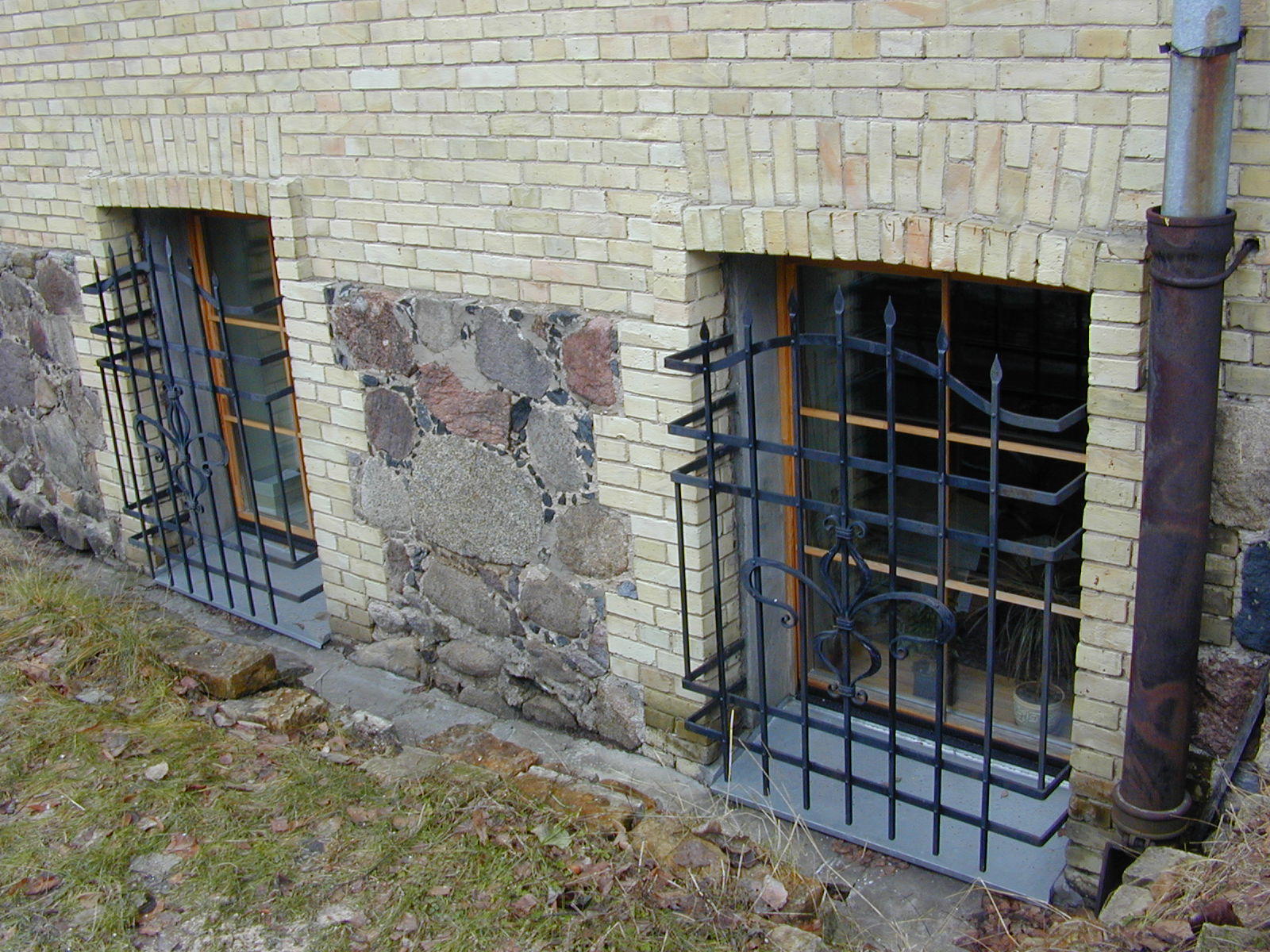 M. Valančiaus g. 1, Vilnius