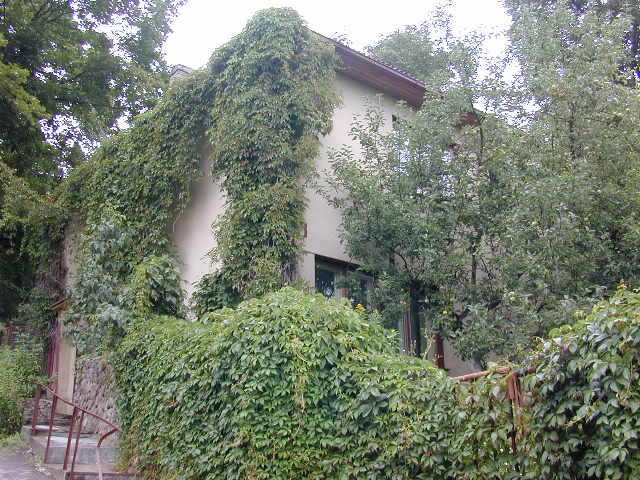 Pavasario g. 8, Vilnius