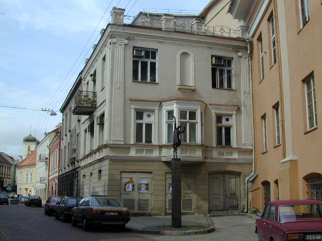 Šv. Jono g. 8, Vilnius