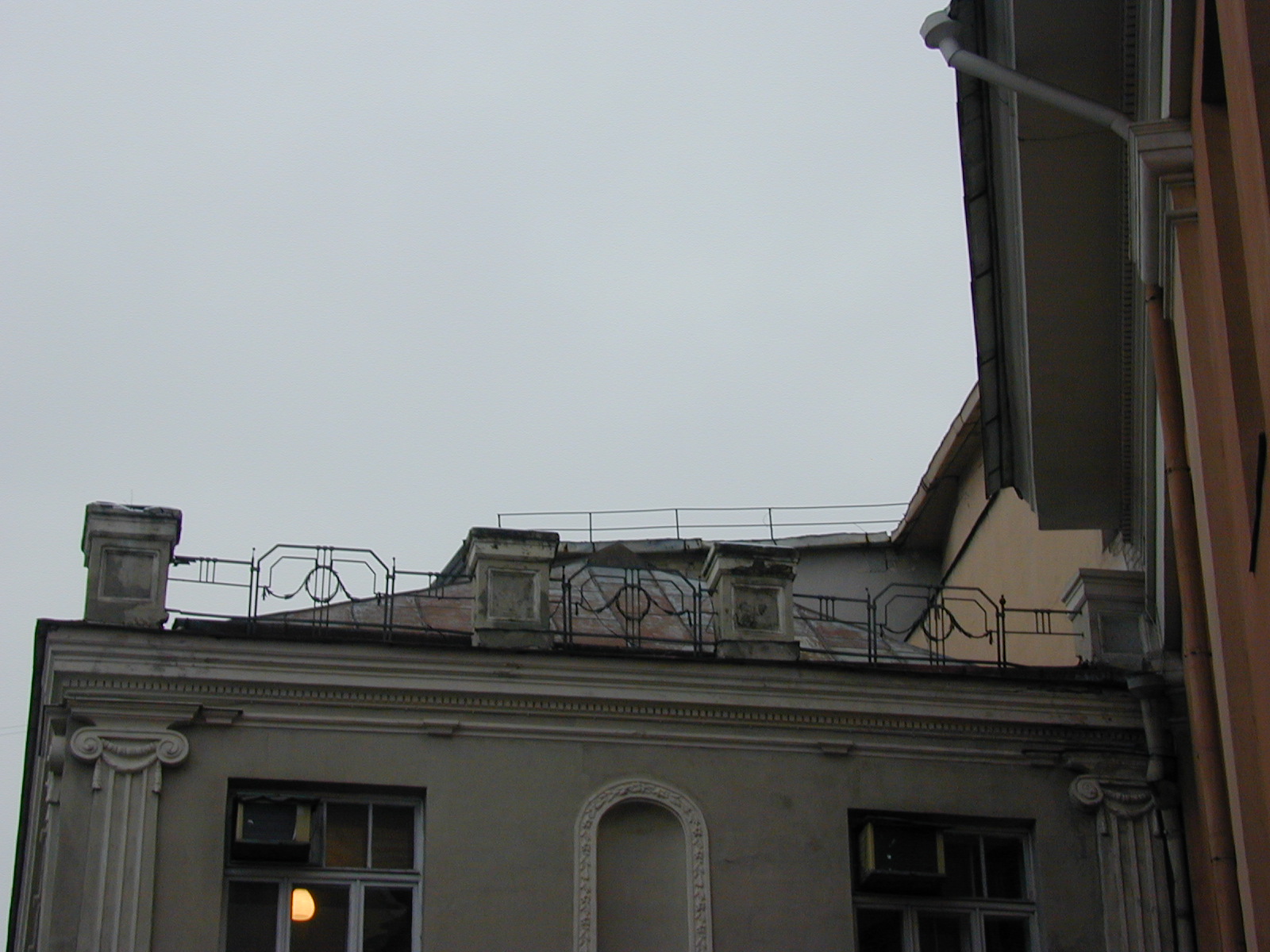 Šv. Jono g. 8, Vilnius